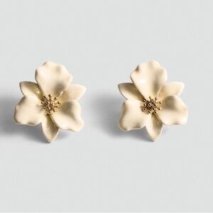 Mango white flower earrings